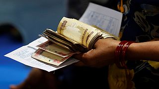 India's currency swap shock leaves huge queues outside banks