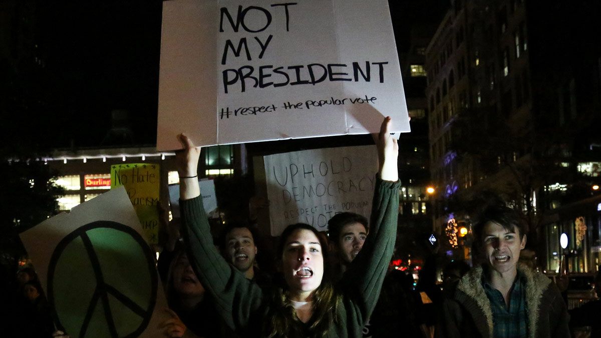 "Трамп не мой президент"! Протесты в городах США