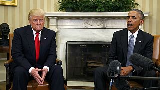 Obama-Trump: il primo scomodo incontro per immagini