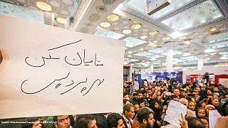 اعتراض متقاضیان مسکن مهر در نمایشگاه مطبوعات