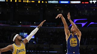 Curry on target as Golden State down Nuggets