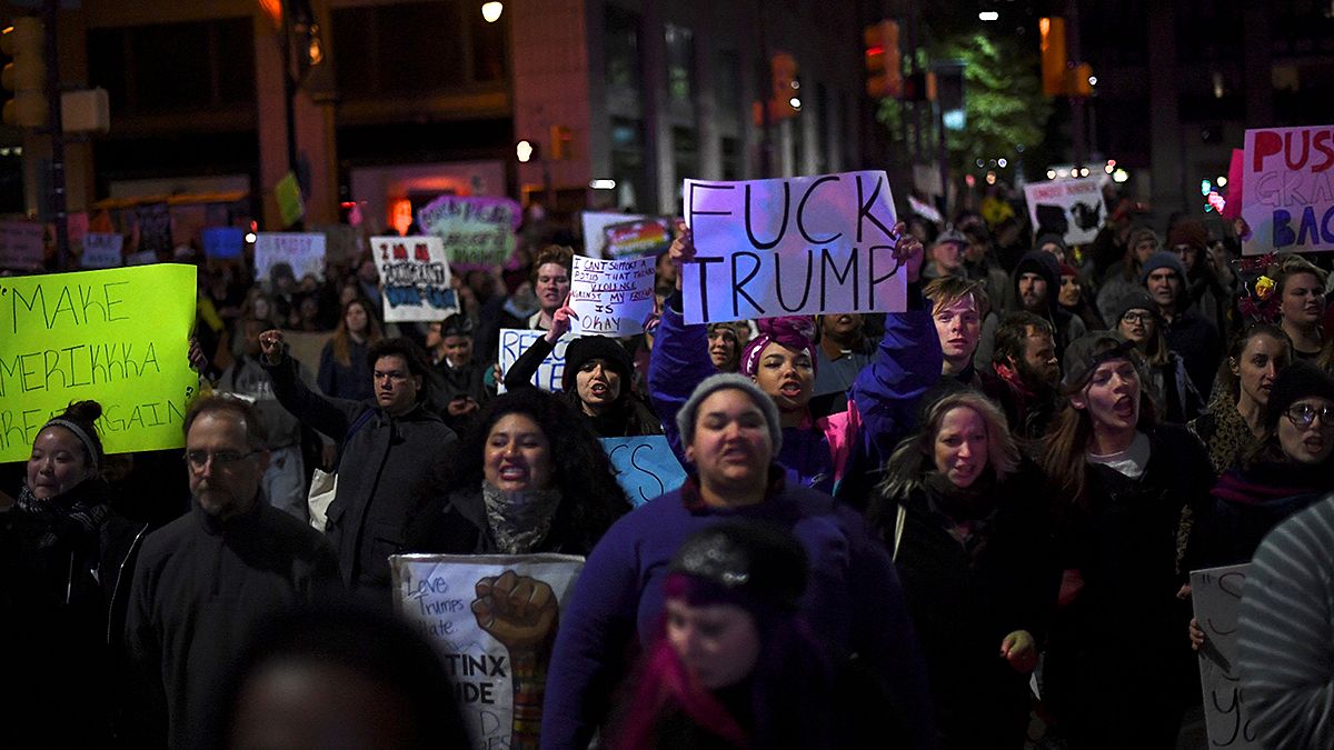 مخالفان ترامپ برای سومین شب پیاپی تظاهرات کردند