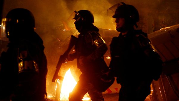 Tumulto no Brasil em protestos contra Proposta de Emenda Constitucional Tumulto no Brasil em protestos contra Proposta de Emenda Constitucional