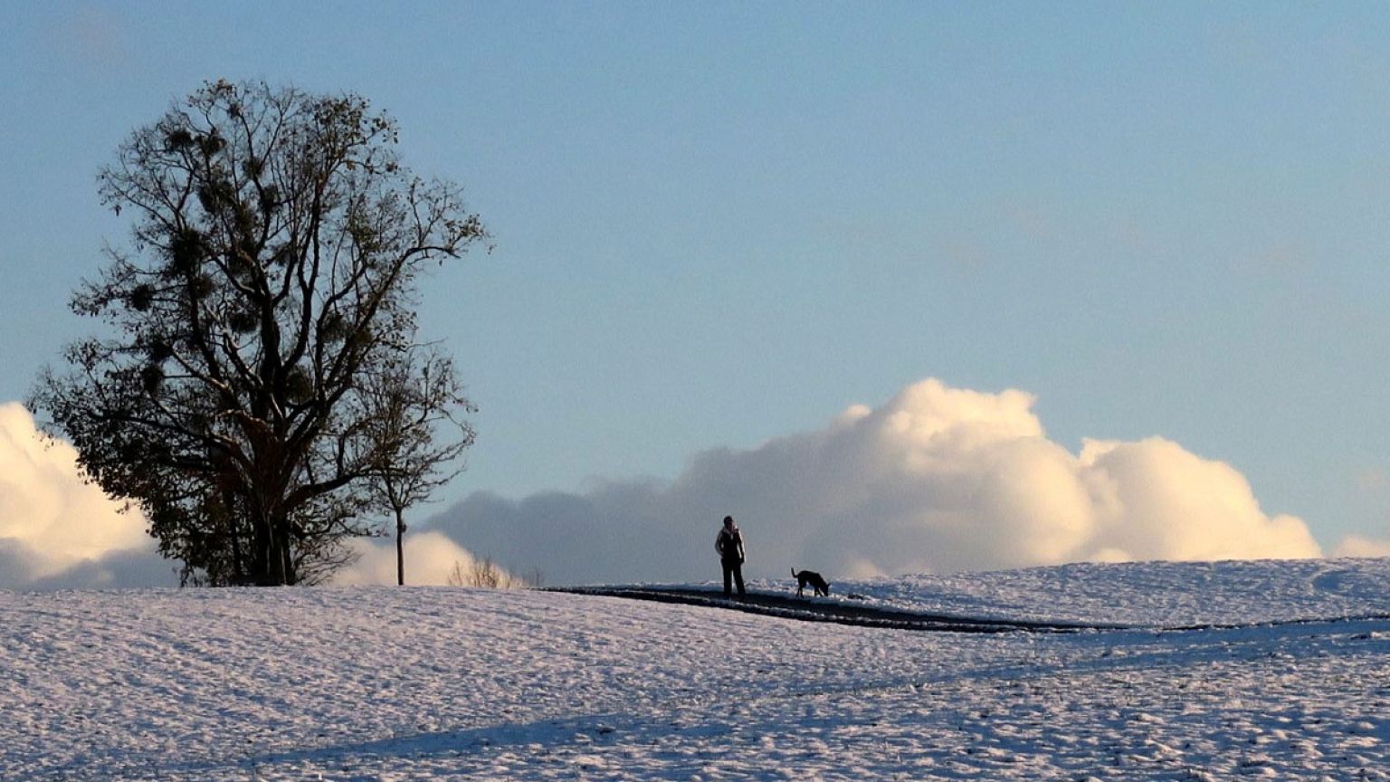 Skisaison eröffnet: 70 cm Schnee - und viel Sonne