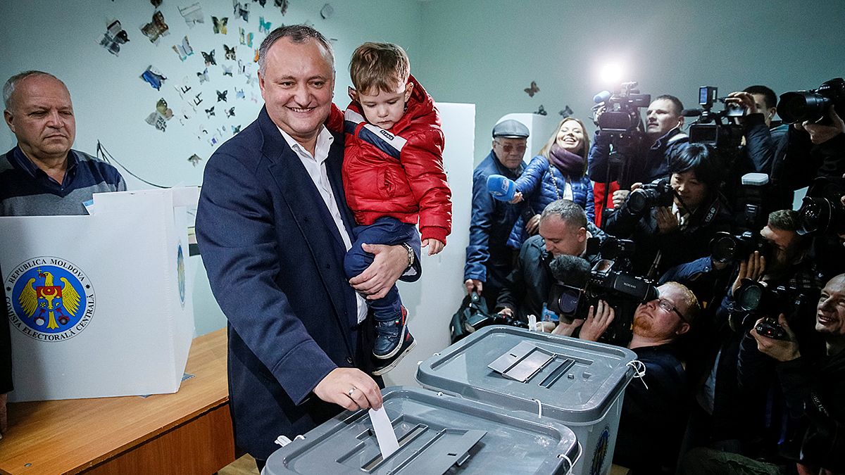 Europa y Rusia siguen atentamente la segunda vuelta de las presidenciales en Moldavia