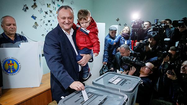 Second tour de l'élection présidentielle en Moldavie avec un candidat pro-russe et une pro-européenne Second tour de l'élection présidentielle en Moldavie avec un candidat pro-russe et une pro-européenne