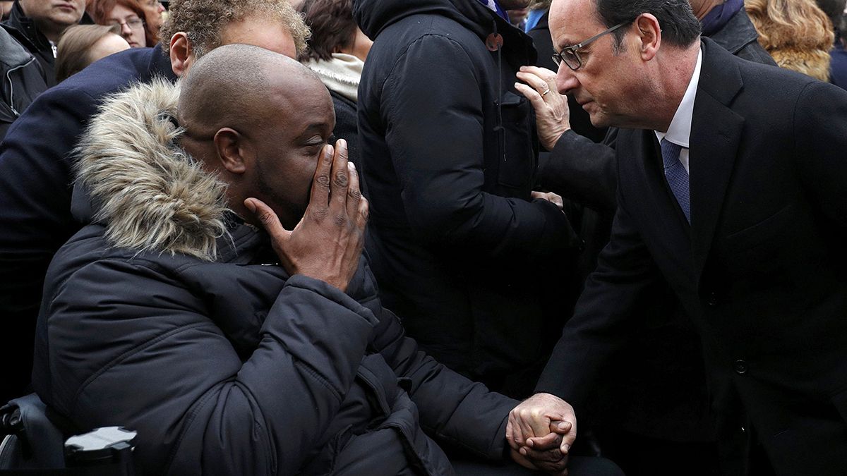 François Hollande iniciou as cerimónias que assinalam os atentados de 13 de novembro de 2015