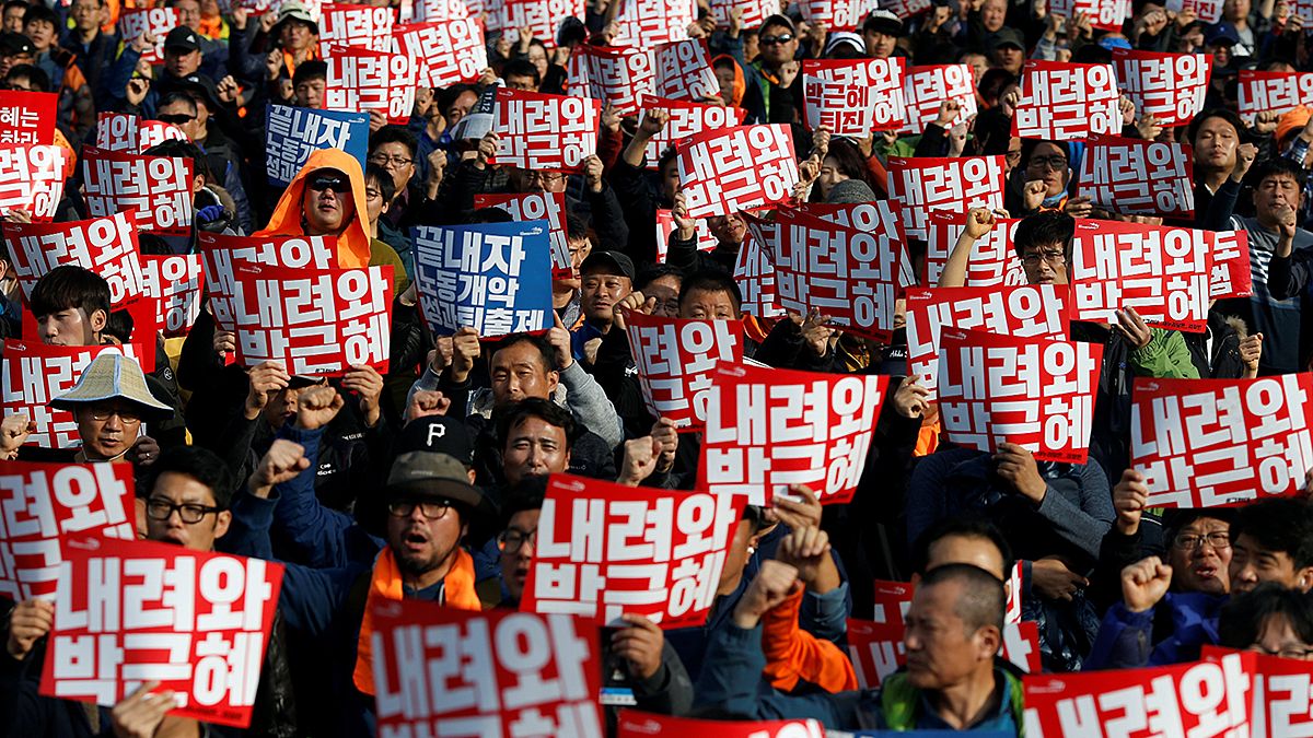 Elképesztően sokan tüntettek Szöulban az államfő ellen