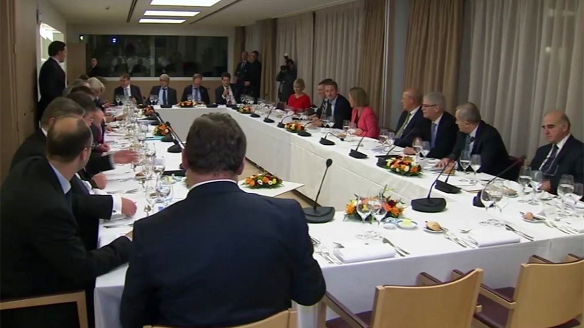 Chefes da diplomacia da UE debatem vitória de Trump em "jantar informal"