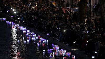 Recuerdo a las víctimas de los atentados de París