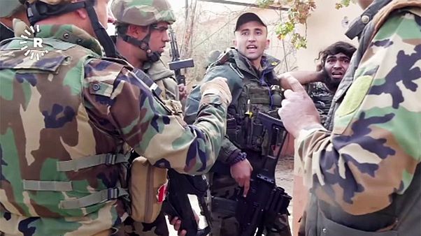 في العراق....شاهد لحظة القاء القبض على أحد عناصر داعش في العراق....شاهد لحظة القاء القبض على أحد عناصر داعش