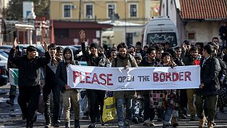 Marching migrants blocked at border