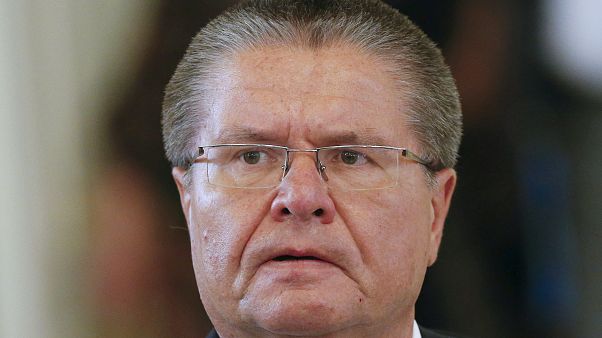 Χειροπέδες σε κορυφαίο υπουργό της κυβέρνησης Πούτιν-Κατηγορείται για δωροδοκία Χειροπέδες σε κορυφαίο υπουργό της κυβέρνησης Πούτιν-Κατηγορείται για δωροδοκία