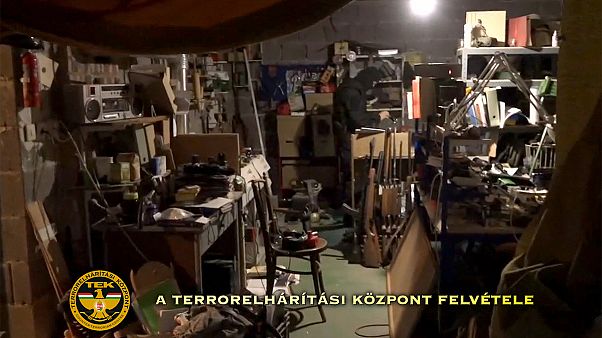 Полиция Венгрия провела рейды против неонацистов Полиция Венгрия провела рейды против неонацистов