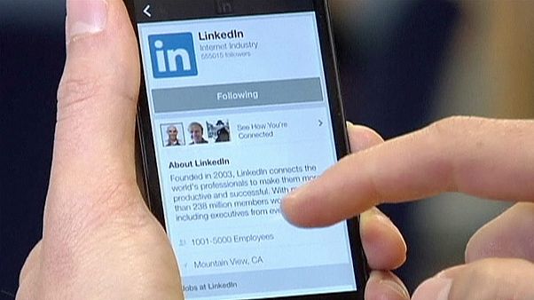 Microsoft tenta garantir aprovação europeia à compra da Linkedin Microsoft tenta garantir aprovação europeia à compra da Linkedin