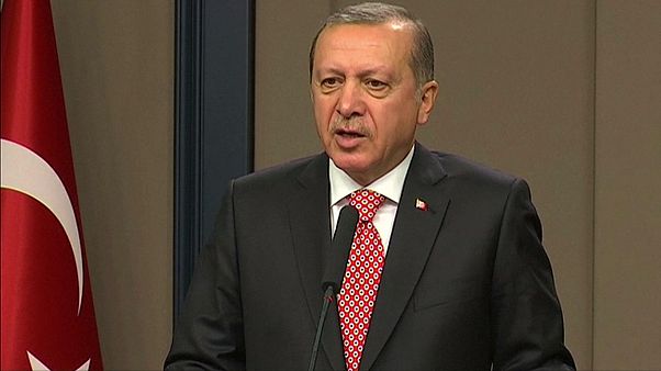 Erdogan sobre Alemania: "Siguen ayudando al PKK, ¿qué tipo de amistad es esa?" Erdogan sobre Alemania: "Siguen ayudando al PKK, ¿qué tipo de amistad es esa?"
