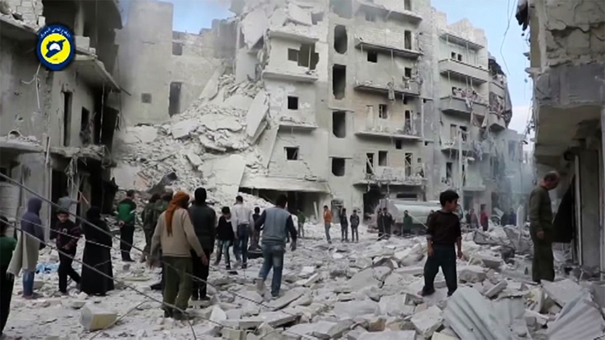 Halep'de hastaneler vuruldu: 32 ölü