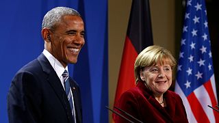 Obama despede-se em Berlim: "se fosse alemão votava em Merkel"
