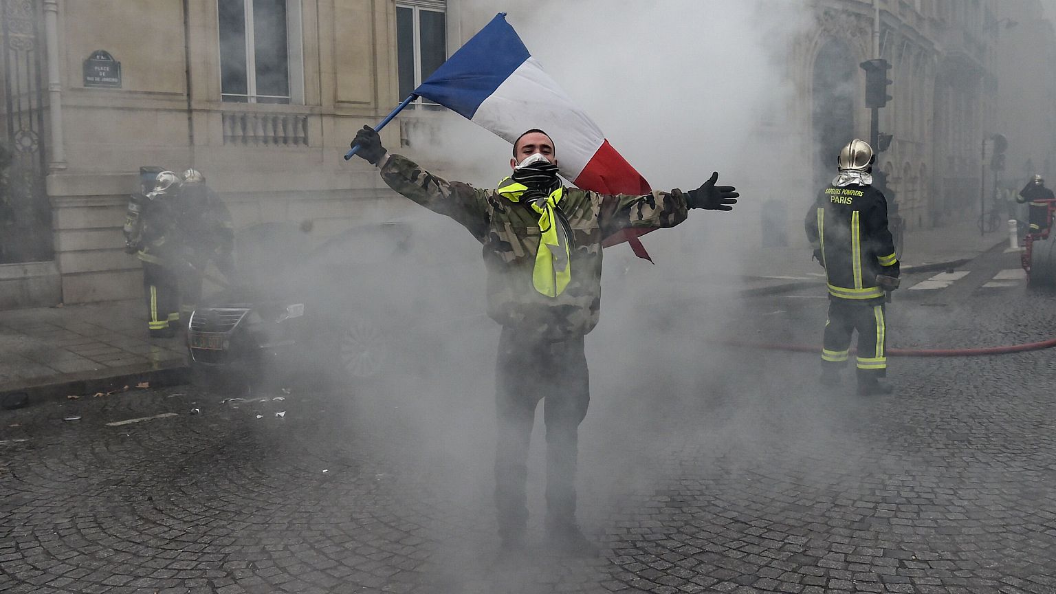 Image: Yellow Jacket protester in France 