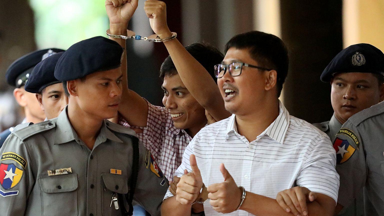 Image: Detained Reuters journalist Wa Lone and Kyaw Soe Oo arrive at Insein