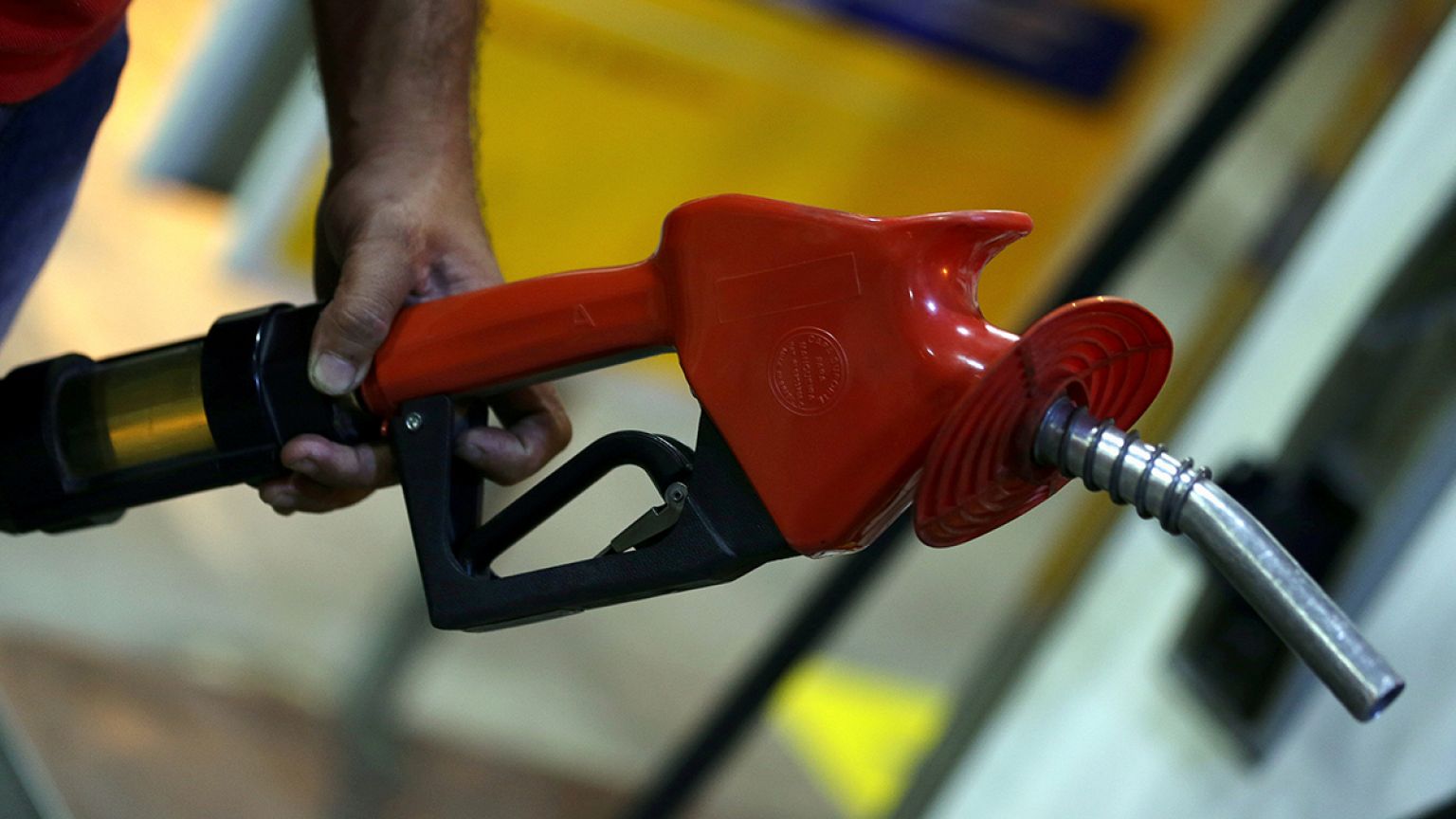 Pétrole : le dollar fort plombe les cours