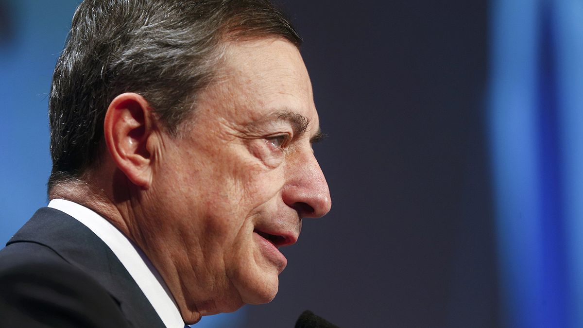 Draghi defiende la regulación y apuesta por seguir la política monetaria actual
