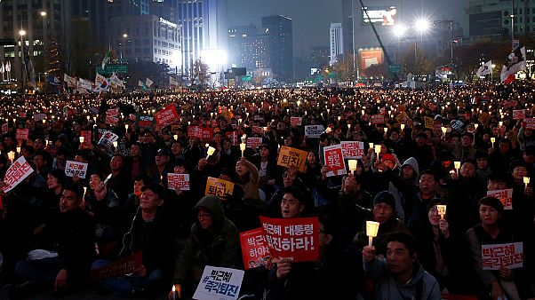 I sudcoreani tornano a manifestare contro la presidente Park Geun-Hye I sudcoreani tornano a manifestare contro la presidente Park Geun-Hye