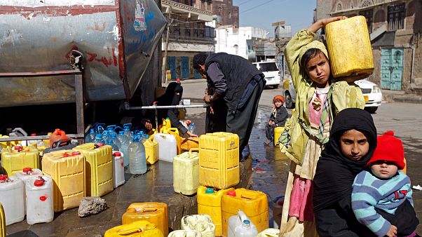 اليمن : التحالف بقيادة السعودية يعلن هدنة لمدة 48 ساعة اليمن : التحالف بقيادة السعودية يعلن هدنة لمدة 48 ساعة