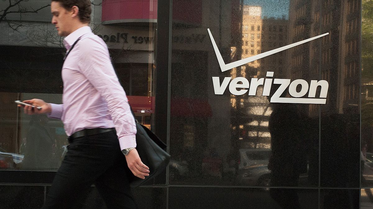 Image: Verizon Shares Fall Lower On Missed Revenue Targets, And Drop In Cus