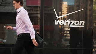Image: Verizon Shares Fall Lower On Missed Revenue Targets, And Drop In Cus