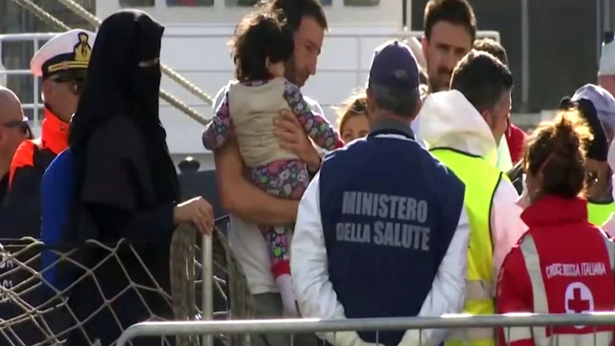 ايطاليا : وصول سفينة إنقاذ تحمل أكثر من 200 مهاجر