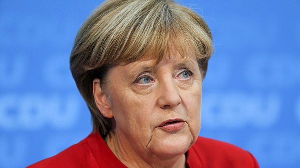 Merkel muss mit "zwiespältigen" Wählern rechnen, SPD-Kandidat erst im Januar Merkel muss mit "zwiespältigen" Wählern rechnen, SPD-Kandidat erst im Januar
