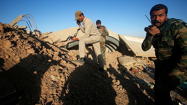 Forças paramilitares iraquianas mais perto de Tal Afar Forças paramilitares iraquianas mais perto de Tal Afar