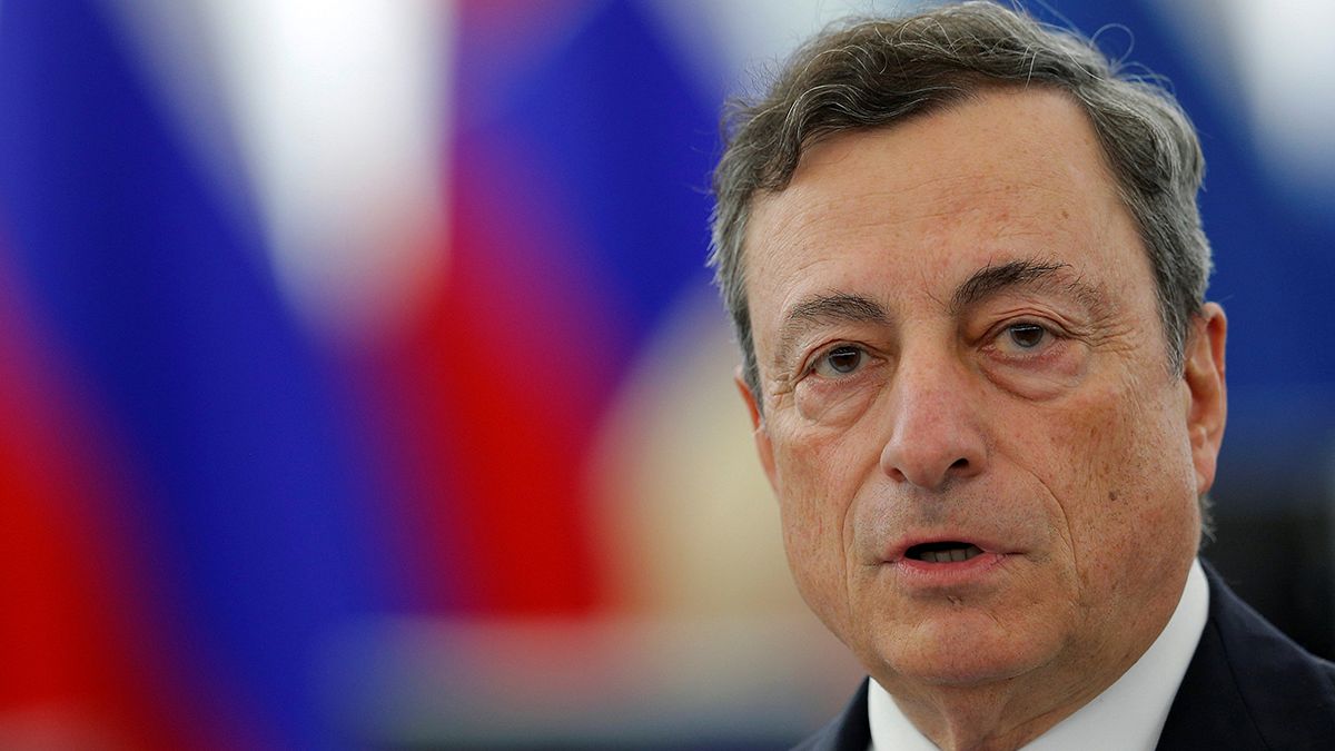 Az EKB monetáris politikáját védte Mario Draghi Strasbourgban