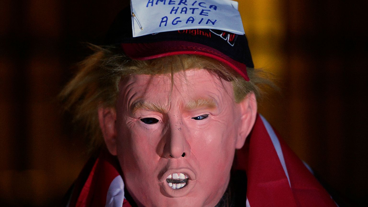 USA: Neonazis feiern Trump mit Hitlergruß