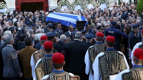 Πλήθος κόσμου στο «τελευταίο αντίο» στον Κωστή Στεφανόπουλο Πλήθος κόσμου στο «τελευταίο αντίο» στον Κωστή Στεφανόπουλο