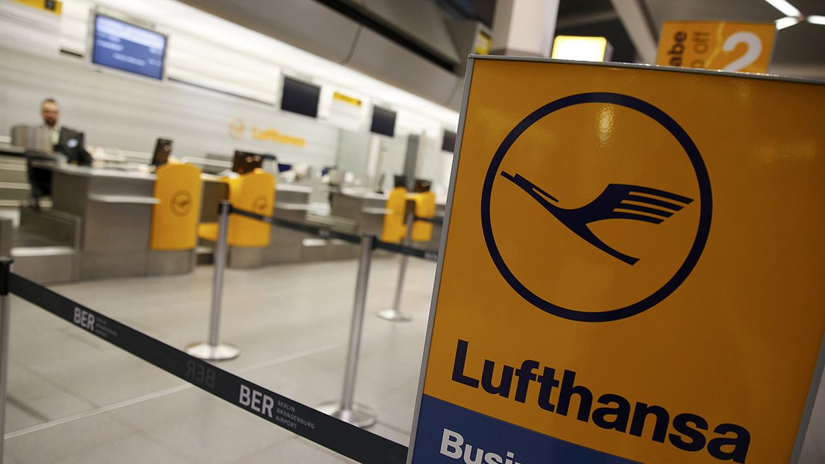 Lufthansa strike forces carrier to cancel 900 flights