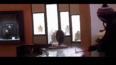 Überwachungsvideo zeigt Überfall auf Uhrengeschäft