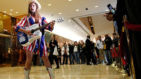 "Naked Cowboy" singt Loblied auf Trump
