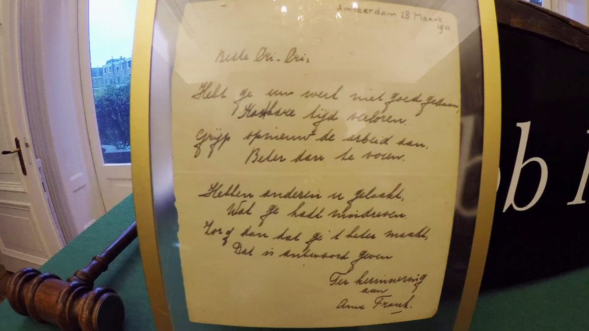 Poema escrito por Anne Frank leiloado por 140 mil euros