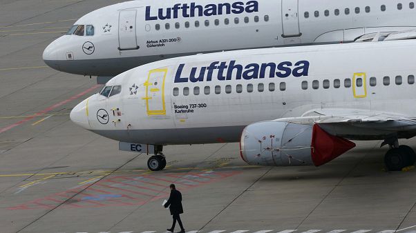 Lufthansa: sciopero dei piloti prolungato fino a venerdì, 830 voli cancellati Lufthansa: sciopero dei piloti prolungato fino a venerdì, 830 voli cancellati