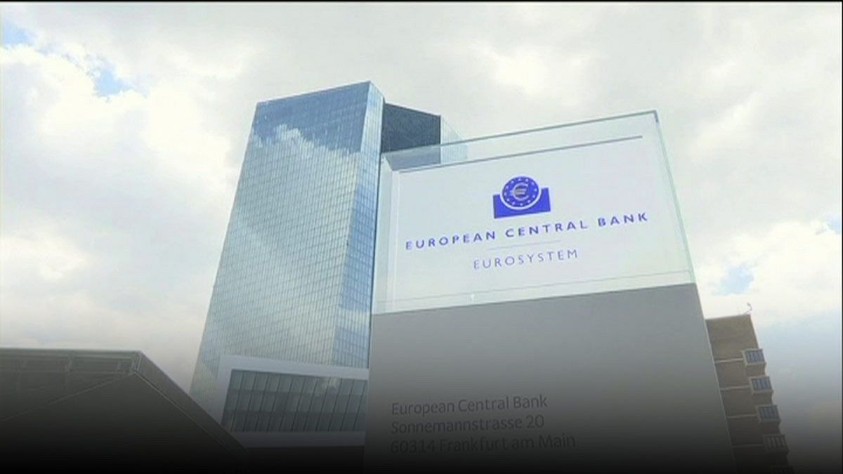 A politikai bizonytalanságok veszélyeire figyelmeztet az EKB
