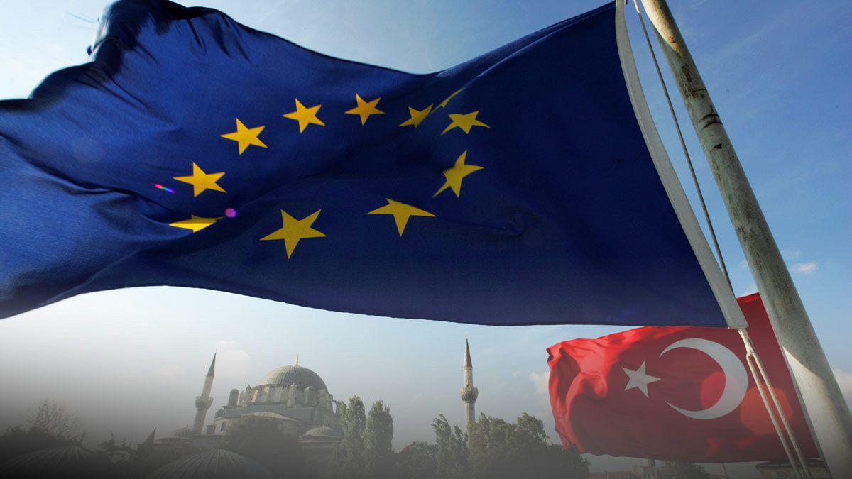 Estará a Turquia a afastar-se da União Europeia em prol da Rússia?