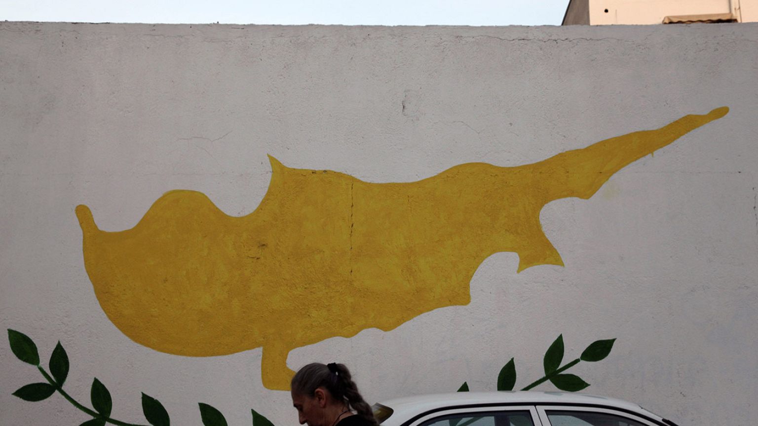 Κυπριακό: Κάθοδος ξένων αξιωματούχων στο νησί για αναθέρμανση του διαλόγου