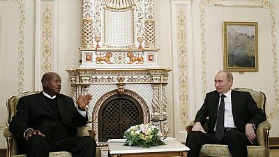 Vladimir Poutine invite le président ougandais Yoweri Museveni au Kremlin
