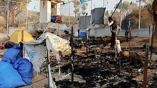 إضرام النيران في مخيم موريا بجزيرة ليسبوس اليونانية