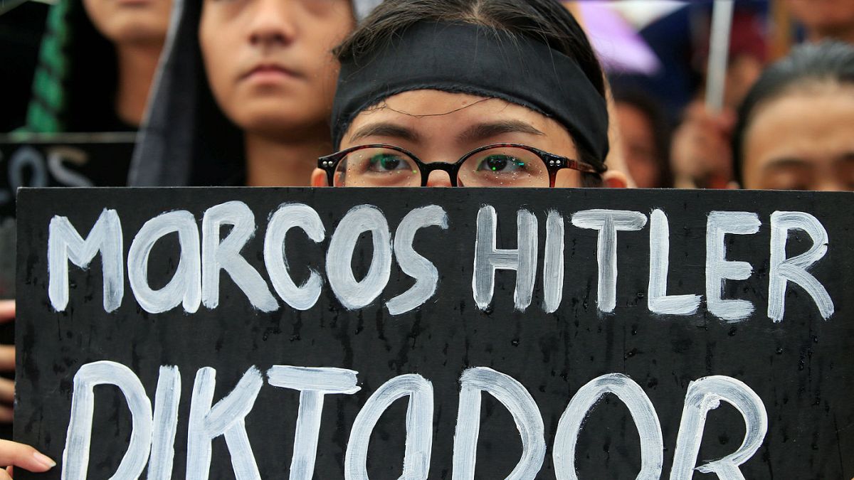 مظاهرات في الفلبين احتجاجا على دفن الديكتاتور ماركوس في مقبرة الأبطال