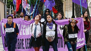 Kadına yönelik şiddet dünya çapında protesto edildi