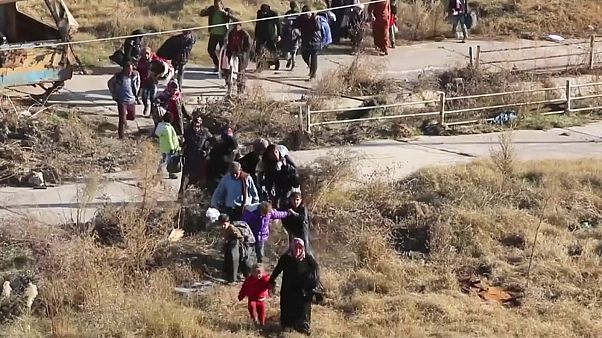 Συρία: 16.000 άμαχοι εγκατέλειψαν το Χαλέπι τις τελευταίες ώρες Συρία: 16.000 άμαχοι εγκατέλειψαν το Χαλέπι τις τελευταίες ώρες