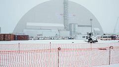 Ukraine schiebt riesige Schutzhülle über Atomruine Tschernobyl